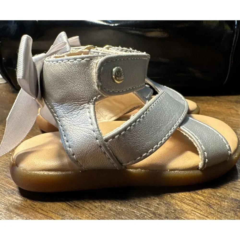 Ugg Girl Toddler Sandals size 2 / 3‎ Silver